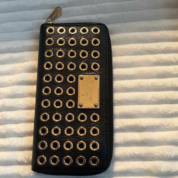 Michael Kors Wallet Black Leather & Gold Metal - Picture 4 of 11